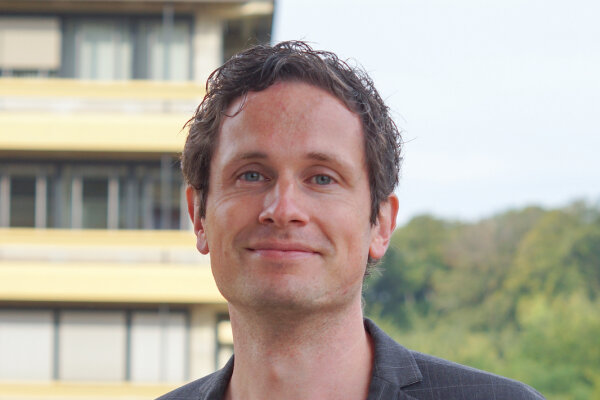 Prof. Dr. Julian Roelle